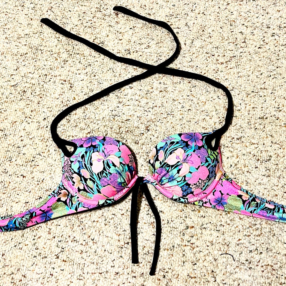 MINT CONDITION VICTORIA SECRET PINK BIKINI TOP- size 32A-